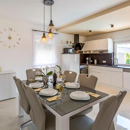 In With Kitchen