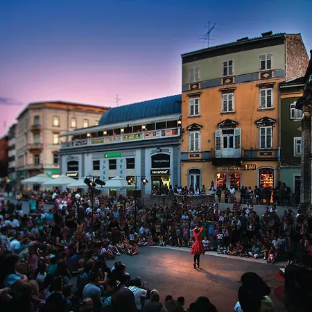 Amazing In With Wifi Сasa de vacaciones Galižana